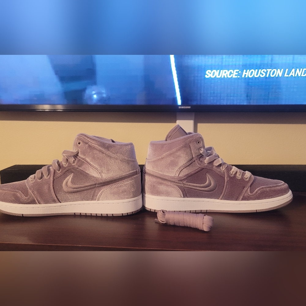 Purple Velour Women's Jordan 1 Mid SE